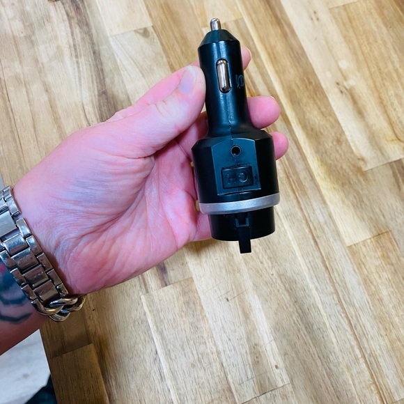 Scoshce Dual Charger Bluetooth Car Charger - Picture 7 of 7
